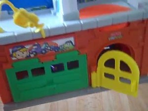 Fisher Price Little People Wheelies Stow N Tow Garage