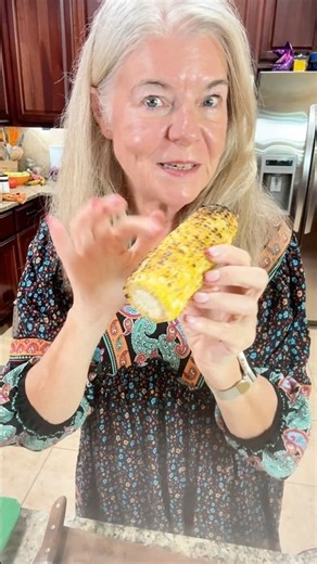 The Best Way to Cut Corn Off the Cob (Without the Mess!)