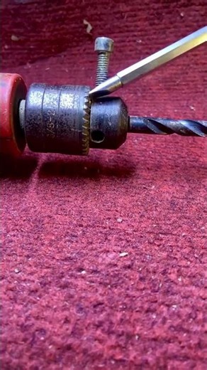 How to remove a drill bit that's stuck without a chuck key