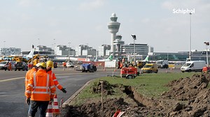 62K views · 476 reactions | We're busy rolling out the red carpet on the Kaagbaan Runway! Or rather, a black carpet made of asphalt. Because right now, we're carrying out maintenance on the Kaagbaan to keep it in good condition. Besides renewing the asphalt, we're tackling the lights, cables and pipes too. Watch the video for a glimpse behind the scenes!  | Amsterdam Airport Schiphol | Facebook