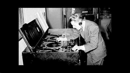 ASH on Instagram: "Sunday Beat on a Maschine MK2 #maschine #beatmaking #nativeinstruments #hiphopculture #maschinemikromk2 #maschinemk2 #maschinemk1"