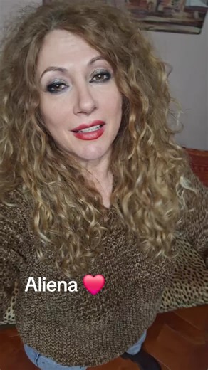 Video di Aliena 👽 (@vadalamilena) con audio originale - Aliena 👽