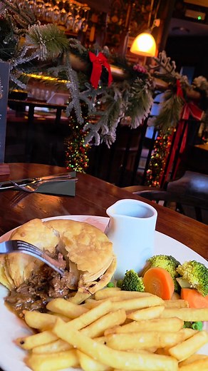 4.8K views · 38 reactions | The steam, the gravy! 不 The food , the drinks , the decorations, the warm welcome 珞 … The Foresters is a vibe. ✨️ | Foresters Arms, Cambusbarron | Facebook