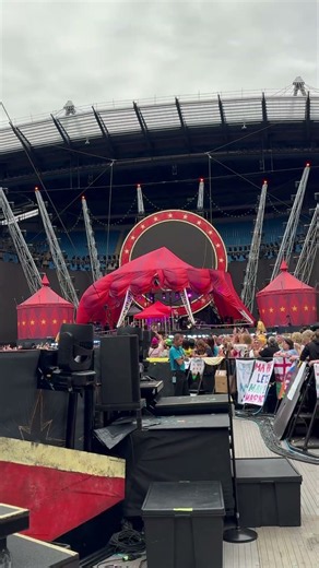 Belinda Carlisle - Heaven Is a Place on Earth (Take That’s Circus Live 2026, Manchester, 19/06/2026)