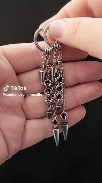 They're also super fun to wear, and you can remove or rearrange the chains to switch up the look! #chainmaille #chainmail #spikes #earrings #handmadejewelry