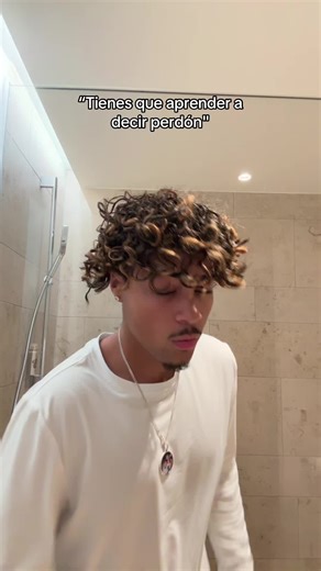 Pero oye? Me caigo primero #viral #elderek #parati | derek