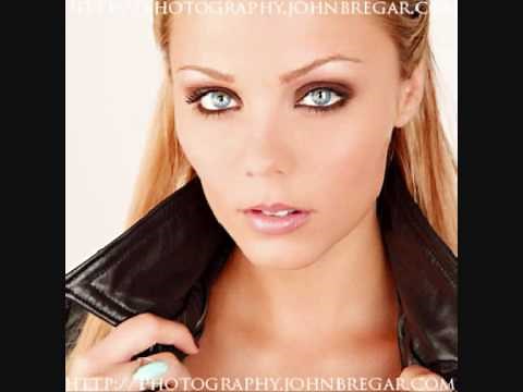 Laura Vandervoort SEXY