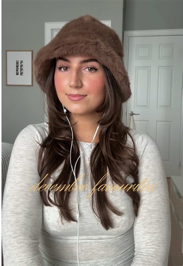 my favs this month ⭐️ #monthlyfavorites #reading #bookrecs #bookish #outfitideas #productreview #decemberfavorites #haul #bookreview #outfitinspo #visionboard #newyear