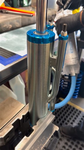 3.8K views · 1K reactions | King 2.5 Bypass Shocks getting a quick revalve and heading out to @landedoffroad #accutuneoffroad #kingshocks #custom | AccuTune Off-Road | Facebook