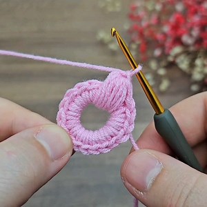 90K views · 1.6K reactions | very easy filled crochet flower making  #crochet #knitting | Fashion World | Facebook
