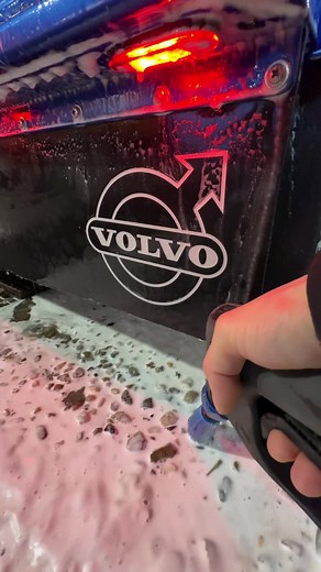 Artem_Yanchev_ truck life: powerful delivery on the road
