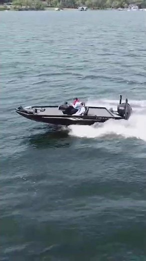 Bass Fishing Boat - Crestliner MX 19 Running #Shorts #Bassfishingboat #bassfishing