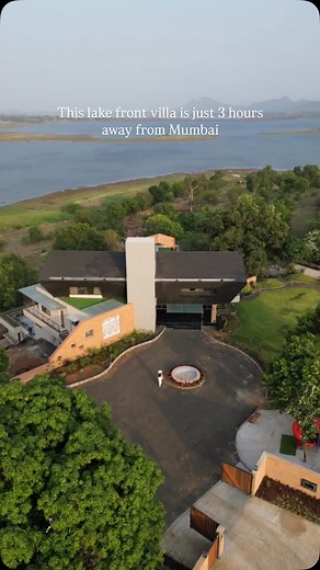 StayVista on Instagram: "This has to be one of the most scenic and iconic villas in India😍 Pearl Lakeview Mansion, Igatpuri📍 5 Rooms | 20 Guests 🌱Idyllic location nestled along the tranquil shores of a picturesque, azure lake 🌱Sprawling 1.5-acre oasis of verdant land 🌱Luxurious infinity pool and jacuzzi granting breathtaking vistas 🌱Private home theatre 🌱Games room adorned with billiards, table tennis, carrom, and more! 🌱Jogging track meandering through the entirety of the expansive 1.5-