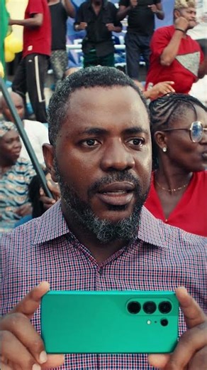 Capture moments that matter with the 5x Flashsnap zoom of the CAMON 50 Series.