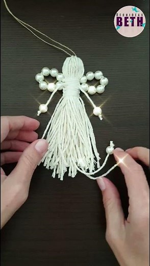 DIY COMO HACER ÁNGELES EN MACRAMÉ | ADORNOS NAVIDEÑOS CON HILO | MACRAME CHRISTMAS ORNAMENTS #shorts