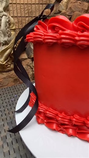 Pheobe's | Home Baker on Instagram: "#heartcake #heartvintagecake"