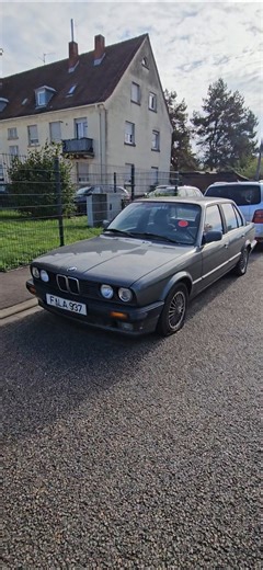BMW e30 vergessen am Straßenrand, bald auf dem Schrottplatz #bmw #automobile #classiccars #e30