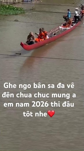Ghe đoc moc bân sa cui cung a e cung đa đem ghe vê đên chua an toan