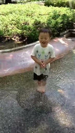水遊びでおしっこ Bathing and Pee