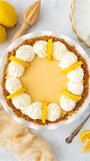 Cake still has my ♥️ but making pies with non pastry pie crusts definitely brought them up a notch in my book. We’re finishing this little series with a tribute to my mom @dianapace with her Lemon Sour Cream Pie 🍋 🥧 And while mom would definitely pair this with her homemade pie crust, I swapped that out for a pretzel and graham cracker crust and it’s fabulous! You’ll bake the crust and cook the filling but once that’s all done, it just sits in the fridge until it’s go time! Be sure to let the 