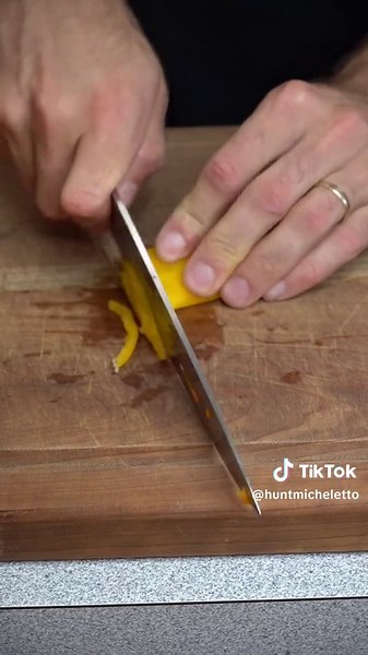 🌯 High protein cheesy potato Burrito I made 4 burritos with This recipe. Each burrito had 4oz meat, 5oz of veggie mix, 70g of rice and beans, 1/4 cup of fat free cheddar cheese and 1 tortilla shell. Ingredients: 1lb lean ground beef 1 taco seasoning packet (low sodium) 3 sweet peppers (if it’s the mini peppers use more) 3/4 white onion 3 red skin potato Any low calorie low carb tortilla 1 cup rice 1 cup black beans 1/4 cup fat free cheddar cheese Macros per burrito Calories:540 Carbs:45g Fats:8