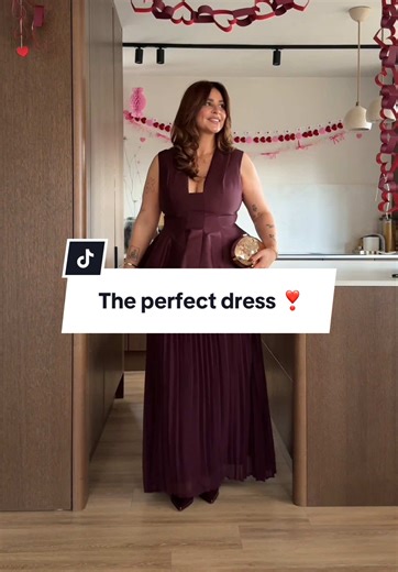 The Perfect Curvy Girl Dress for Date Night