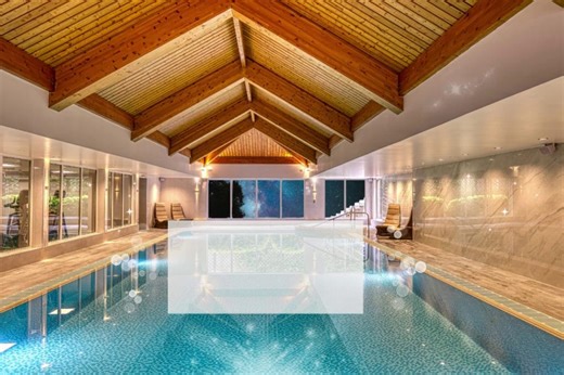 ✨ Boxing Day idea - plan a quiet January reset ✨ If you’re thinking ahead to a January break, Inverness Palace is made for cosy winter stays. 🏰 Visit the Inverness Castle Experience before the crowds, then spend the rest of the day exploring the city at a slower pace. 💧 Unwind in our Leisure Club & Spa with the pool warmed to a soothing 86°F, it’s ideal after a day of exploring. Choose a stay of 1 night or more and start 2026 in a slower, calmer way. ⭐ JAN SALE 👉 http://ow.ly/nvg350McbeM ✔️ B