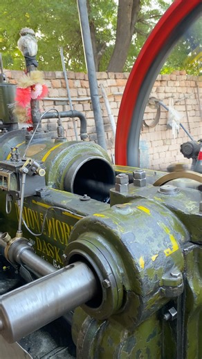 ￼ Open Old black starting Engine Biggest old Engine 22Hp Amazing working #nelsonracingengines