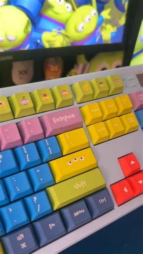 จัดโต๊ะคอม..เอาใจ👽ชาวเอเลี่ยนเลิฟเวอร์ 💚 #LOGA #LOGAKEYCAP #TOYSTORY #logaeasycustom | LOGA Thailand
