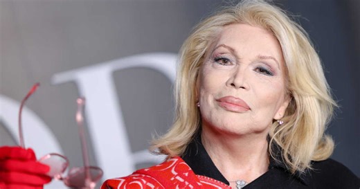 Amanda Lear dévoile enfin son âge et c'est loin de ce qu'on pensait !