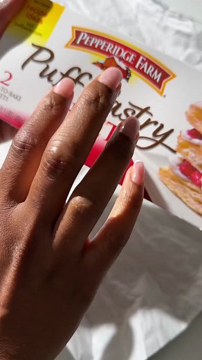 Upside down puff pastries are taking over the internet & I’m sure sales for #puffpastry has skyrocketed 😆 I wanted savory instead of sweet so I made a cheesy hot dog…let me tell you summin—this is the only way to enjoy your hot dogs this season! 👌🏾👌🏾👌🏾👌🏾 The puff pastry is super flaky & the hot dog is so tender! The cheese just adds that little extra we all love! Tell me, would you try this? #upsidedownpastry #hotdogpastry #hotdogpuffpastry