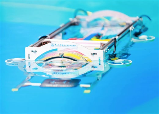 从水面到水下--水下航行器恒定深度下的路径跟踪