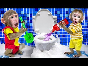 Baby Monkey NeNe goes to clean the Toilet with full of Foamy Bubble Toilet | NENE ANIMAL MONKEY