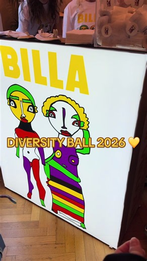 BILLA beim DIVERSITY BALL 2026 💛 Als Premiumpartner des Diversity Balls durften wir den Preis der Vielfalt überreichen und ein starkes Zeichen für Sichtbarkeit, Akzeptanz und Zusammenhalt setzen. ✨🌈 #billa #diversityball #vielfalt #inklusion #ballnacht
