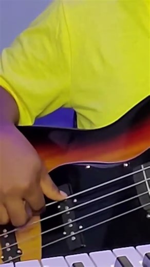 How to use ghost notes to accompany your groove 👌 #shorts #bassguitar