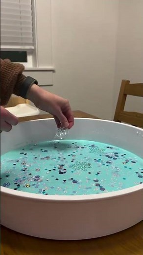 Snowflake Hunt Sensory Play #christmas #preschoolmom #diy #mom #finemotorskills