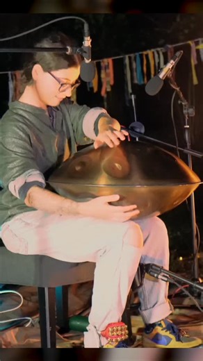 I don't have many solo instrumental pieces, and I've only been playing one of them live this year. I sometimes feel self conscious about my playing because I've made more of a name for myself as "the handpan girl who sings" but this handpan... inspires so much emotion. Of course, it's played on the E Amara 20 from @ayasa_instruments the scale that keeps on giving. This is "Coming Home" performed at our little woodland concert last month. Sound by the magical @manufito (hire him for your handpan 
