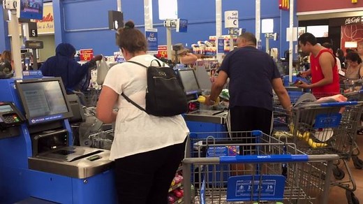 Dreiste Tricks mit den Selbstbedienungskassen: So leicht klauen Kunden – und keiner merkt es