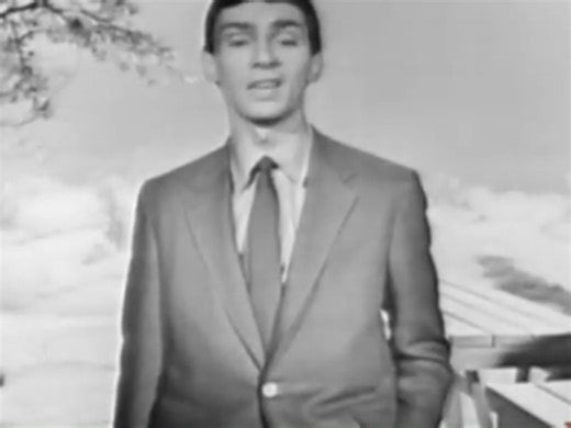 Gene Pitney – I’m Gonna Be Strong...🎧 Watch full this song: https://top100.oldiesclassic.org/gene-pitney-im-gonna-be-strong/?utm_source=facebook&utm_medium=ngreel&utm_campaign=bestoftopoldsongs | Best Of Top Old Songs