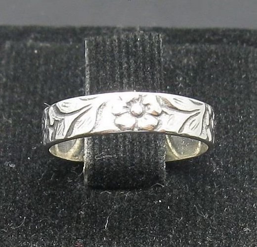 Sterling Silver Flower Ring: Floral Wedding Band - Etsy