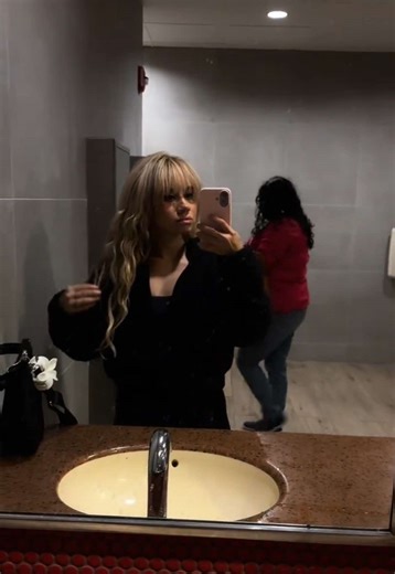 Chic Outfit Inspiration for a Girly Look