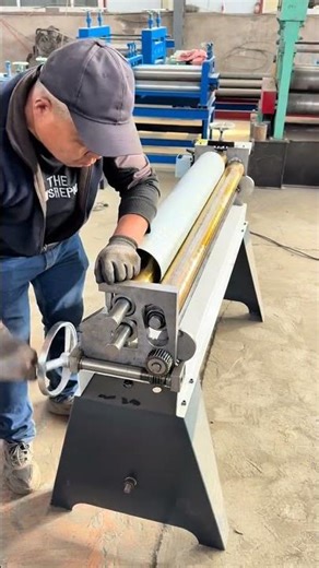 The 1.3-meter eccentric three-star round rolling machine forms round rolls without straigh