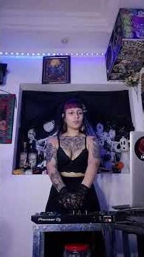 DJ YNE apresenta Vioflesh x Ellen Alien (Ash Code) em discotecagem rápida. Darkwave Techno