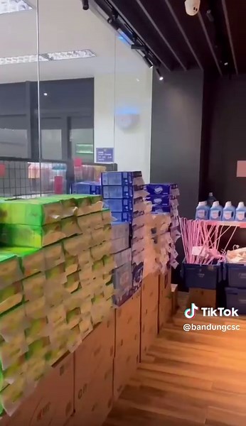 ✨ Spill kampus keren di China! Kali ini kita bahas SCUT (South China University of Technology) 🇨🇳 Kampusnya super luas, fasilitasnya modern banget, kantin yang banyak banget menunya, dan suasananya kayak di film! 🎥 Siapa yang makin pengen kuliah di sini? 😍 📍Chinese study center Kursus bahasa mandarin online & offline no. 1 di Bandung! Tersedia berbagai program pilihan: ✅Bisnis conversation ✅Regular class ✅HSK & HSKK & YCT ✅Company training ✅Singapore & Beijing kurikulum ✅Custom kelas & mate