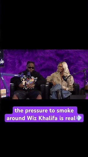 the pressure to smoke around Wiz Khalifa is real💨