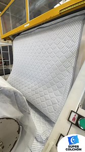 ¿Se hundió tu colchón? 🛏️ ✅ Te lo reparamos y dejamos como nuevo ¿Como reparamos tu colchón? 👀 Te dejamos un pequeño recorrido en nuestra fábrica donde nuestros expertos en reparación de colchones se encargan de brindarte el mejor servicio…👨🏻‍🔧🏭 ó #Cama #Reparación #Comfort #Sueño #Relajación | Súper Colchón