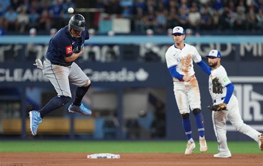 Watch Mariners' Josh Naylor jump to block throw on strange ALCS Game 7 play