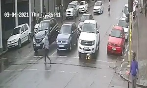 21K views · 112 reactions | Daylight robbery: Motorist robbed: Corner President and Nugget Streets JHB CBD. | Make SA Safe | Facebook