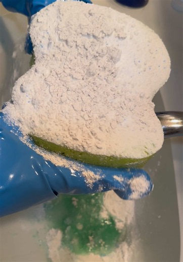 How to Clean Sponges with Wintergreen, Bleach & Ajax Powder Safely
