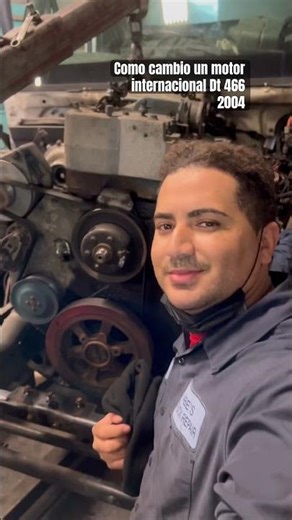 Cómo cambiar un internacional Dt 466 2004 #truck#mecánicadiésel#viralvideo#camion#funny#